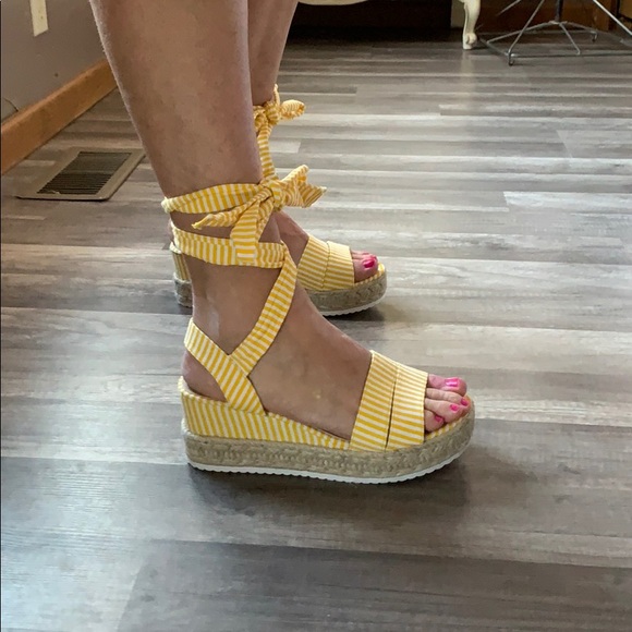 Yellow striped wedge espadrille - Picture 5 of 7